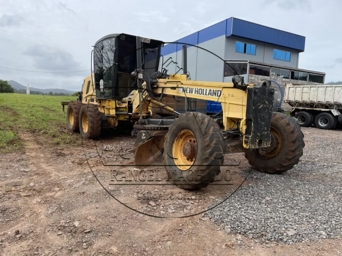 LOTE 003 - Motoniveladora/Patrola M.A./NEW HOLLAND, 2012/2012