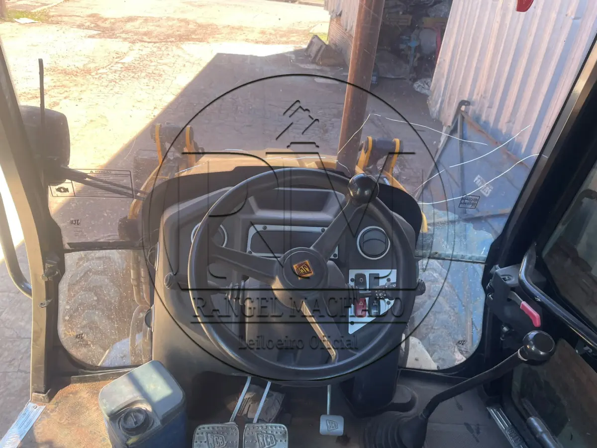 LOTE 004 - Retroescavadeira MR/JCB 3CX 2WS4WD, 2022/2022