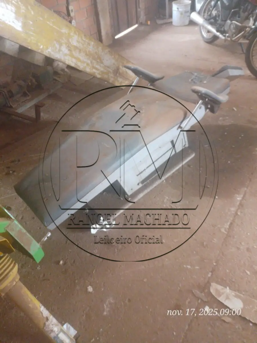 LOTE 024 - Sucata de bens diversos, ferro e metais.
