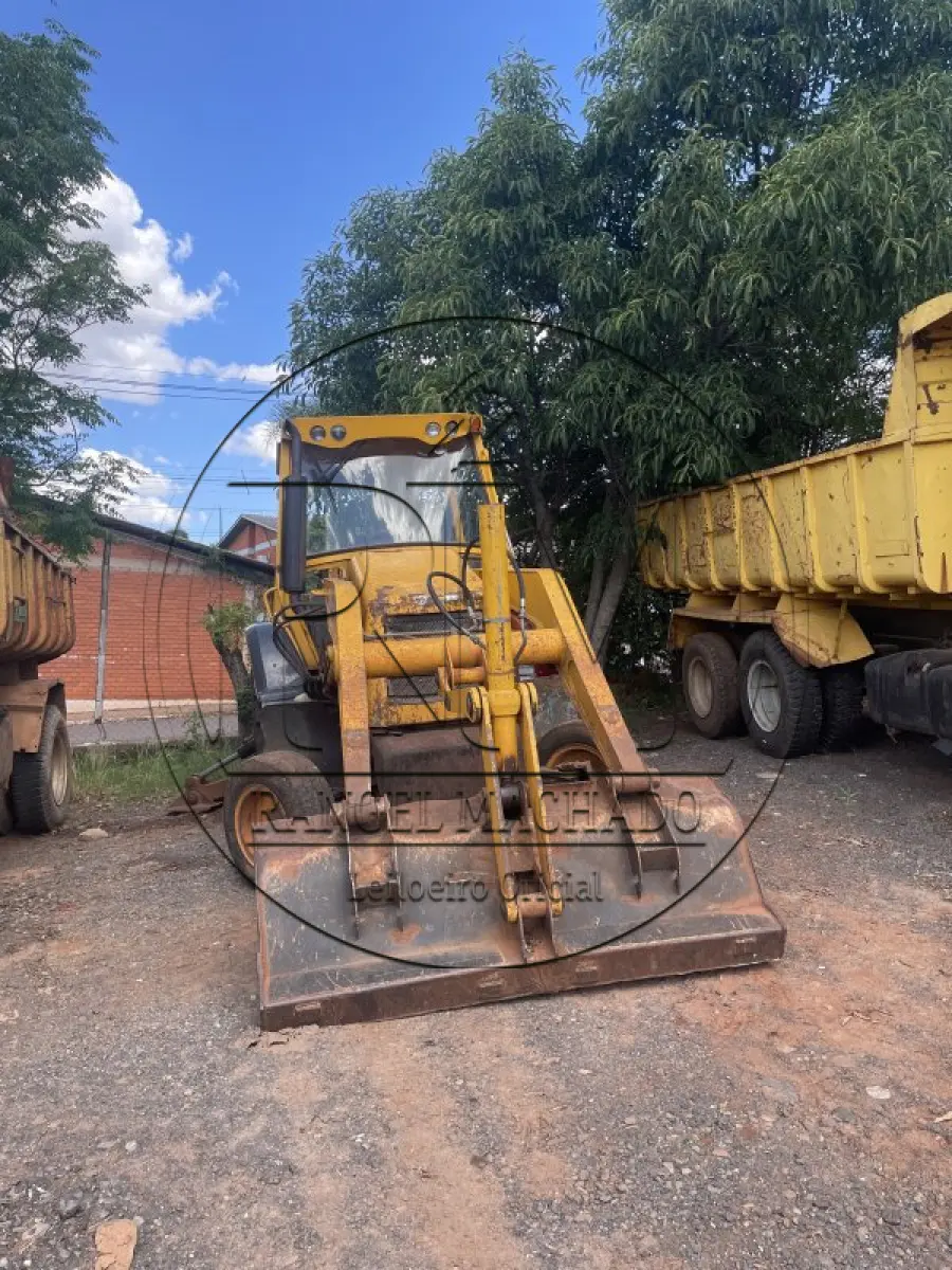 LOTE 016 - Retroescavadeira marca Randon, RK406B, ano 2010