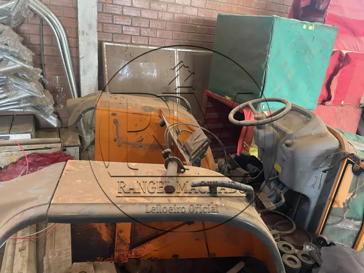 LOTE 014 - Trator BUDNY 8540, 4x4