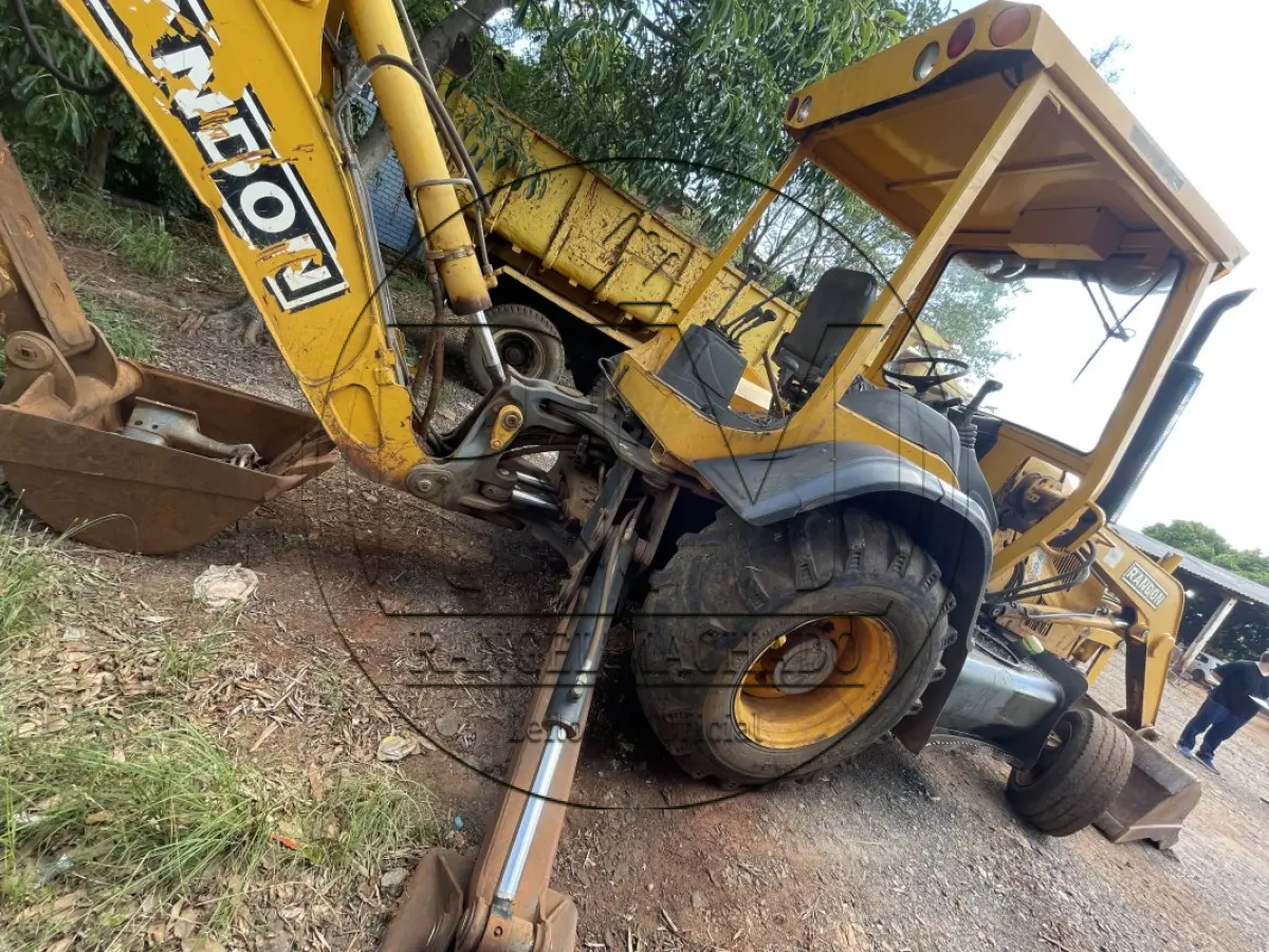 LOTE 016 - Retroescavadeira marca Randon, RK406B, ano 2010