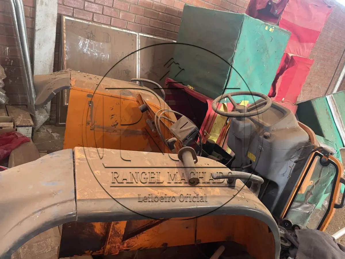 LOTE 014 - Trator BUDNY 8540, 4x4