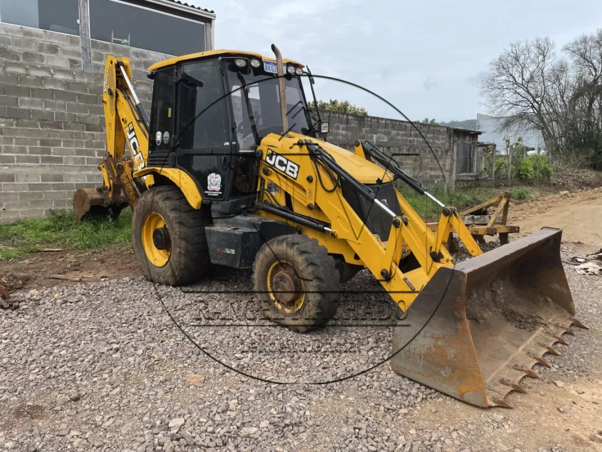 LOTE 004 - Retroescavadeira MR/JCB 3CX 2WS4WD, 2022/2022
