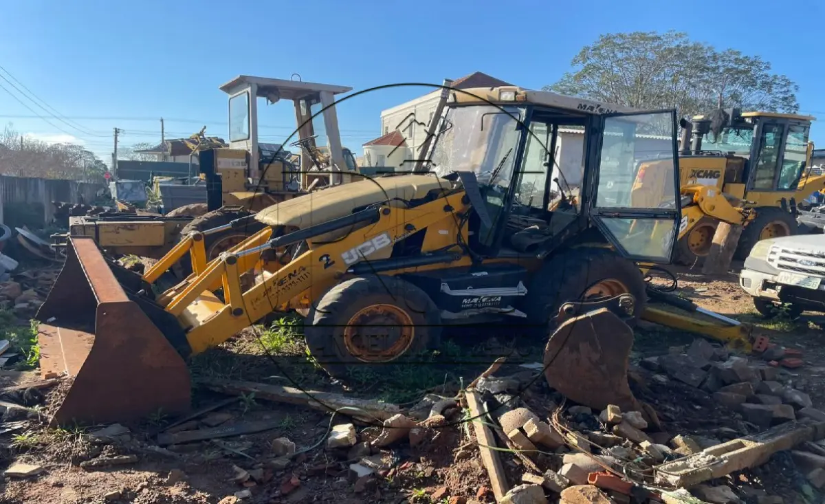 LOTE 013 - Retroescavadeira JCB 3C, ano 2014