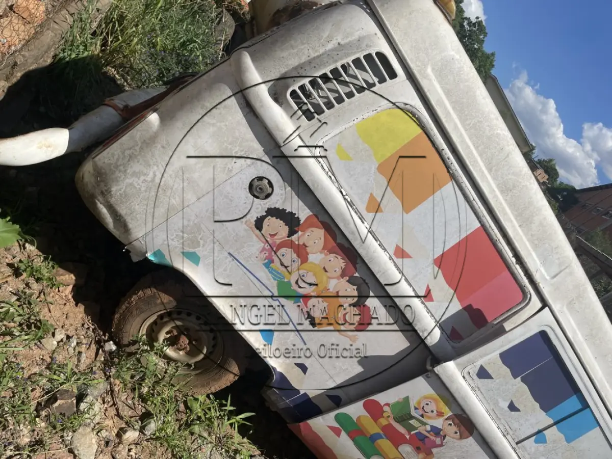 LOTE 009 - VW/KOMBI ESCOLAR, ano/modelo: 2008/2009