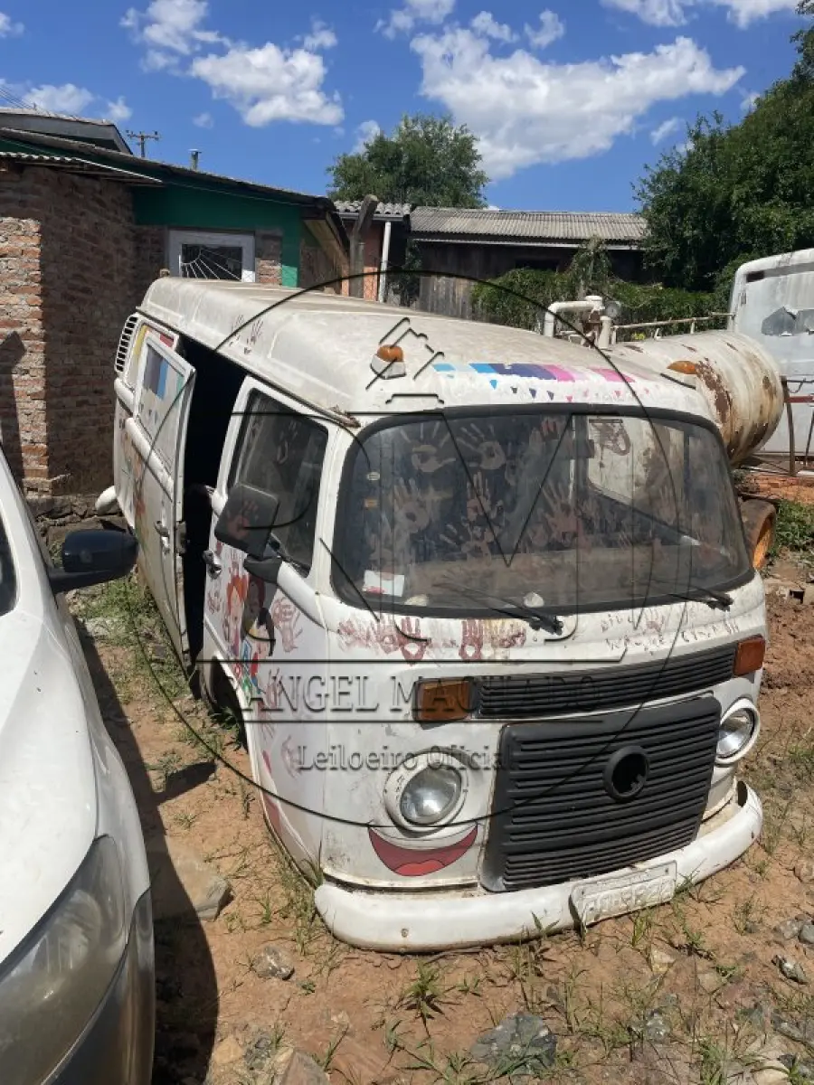 LOTE 009 - VW/KOMBI ESCOLAR, ano/modelo: 2008/2009