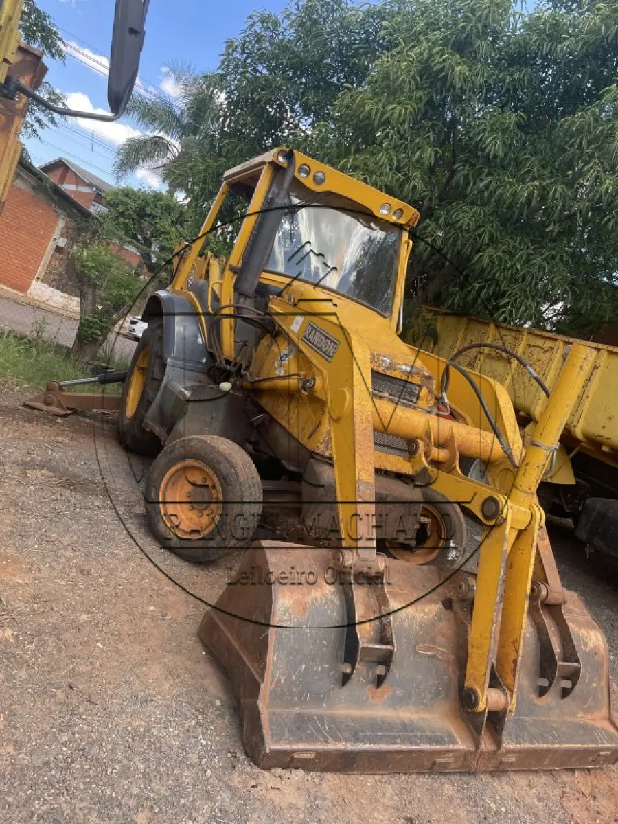 LOTE 016 - Retroescavadeira marca Randon, RK406B, ano 2010