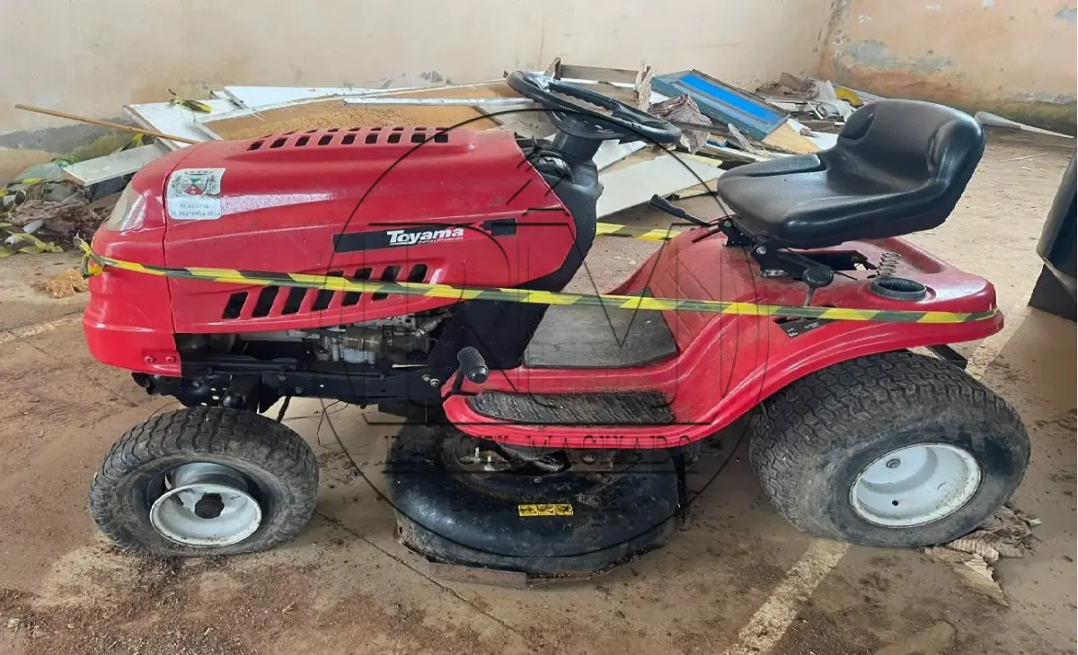 LOTE 017 - Trator Toyama