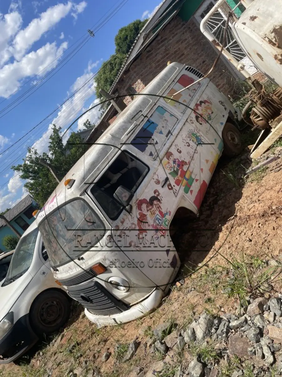 LOTE 009 - VW/KOMBI ESCOLAR, ano/modelo: 2008/2009