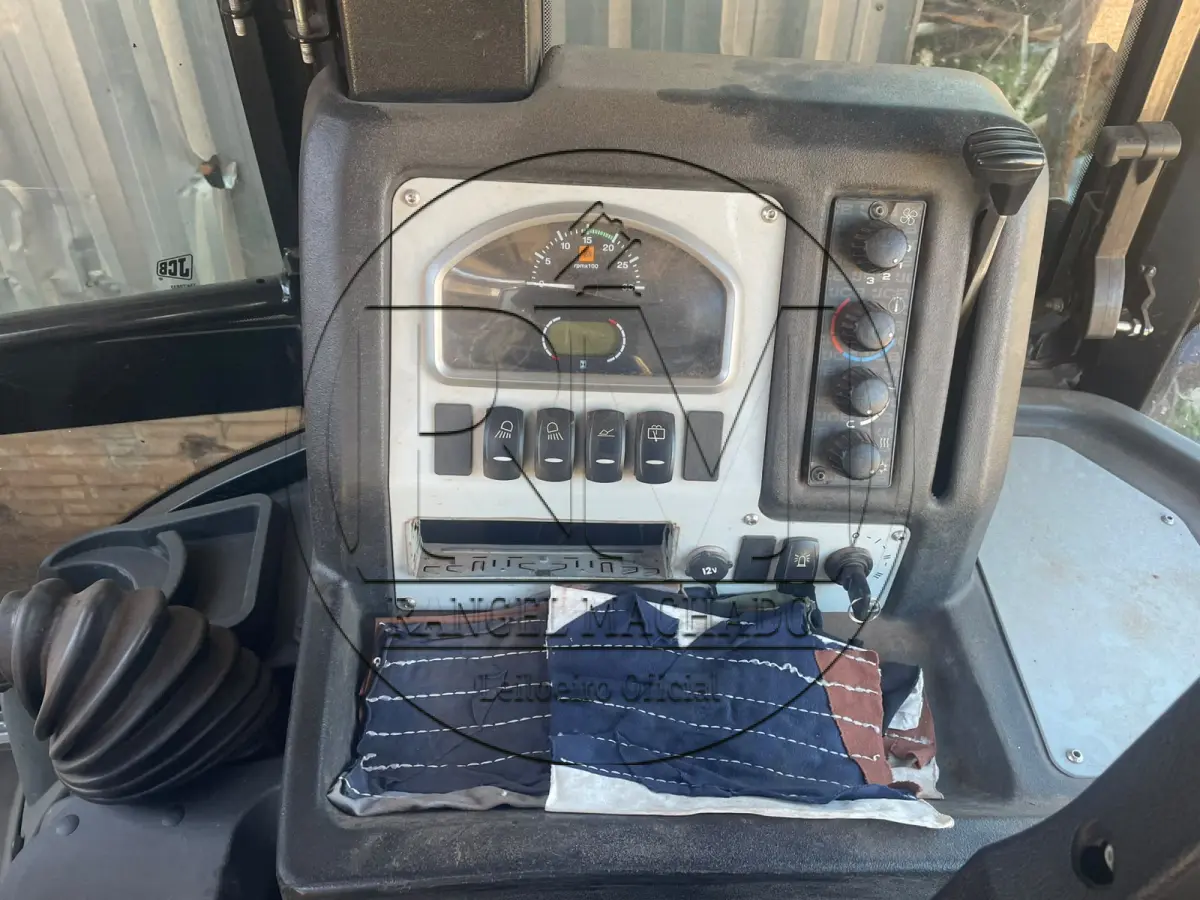 LOTE 004 - Retroescavadeira MR/JCB 3CX 2WS4WD, 2022/2022