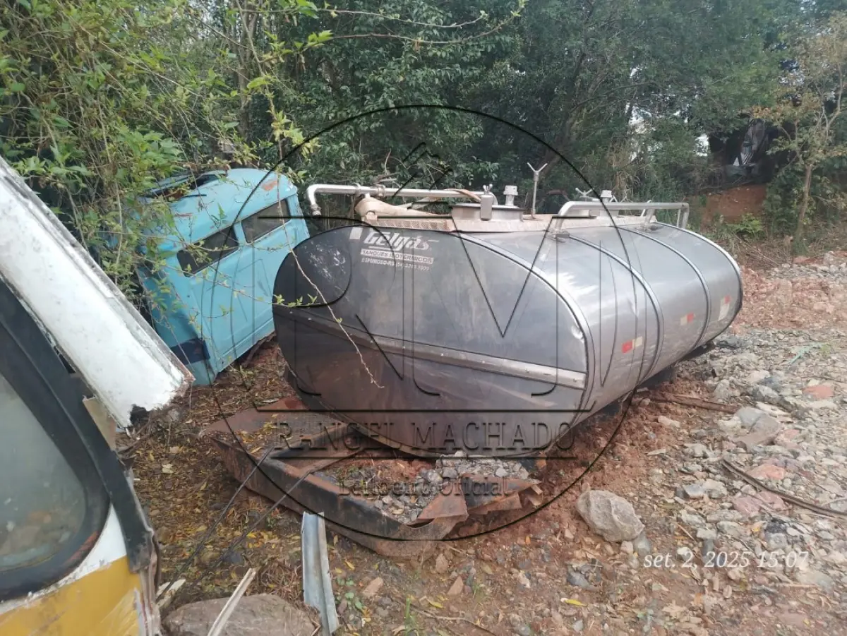 LOTE 021 - Tanque isotérmico em inox