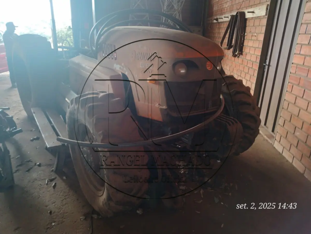 LOTE 014 - Trator BUDNY 8540, 4x4