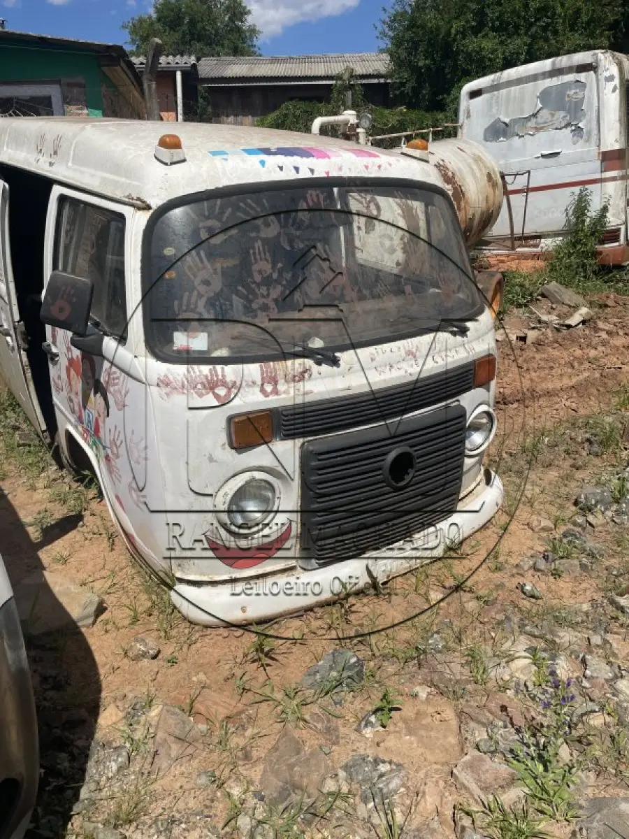 LOTE 009 - VW/KOMBI ESCOLAR, ano/modelo: 2008/2009