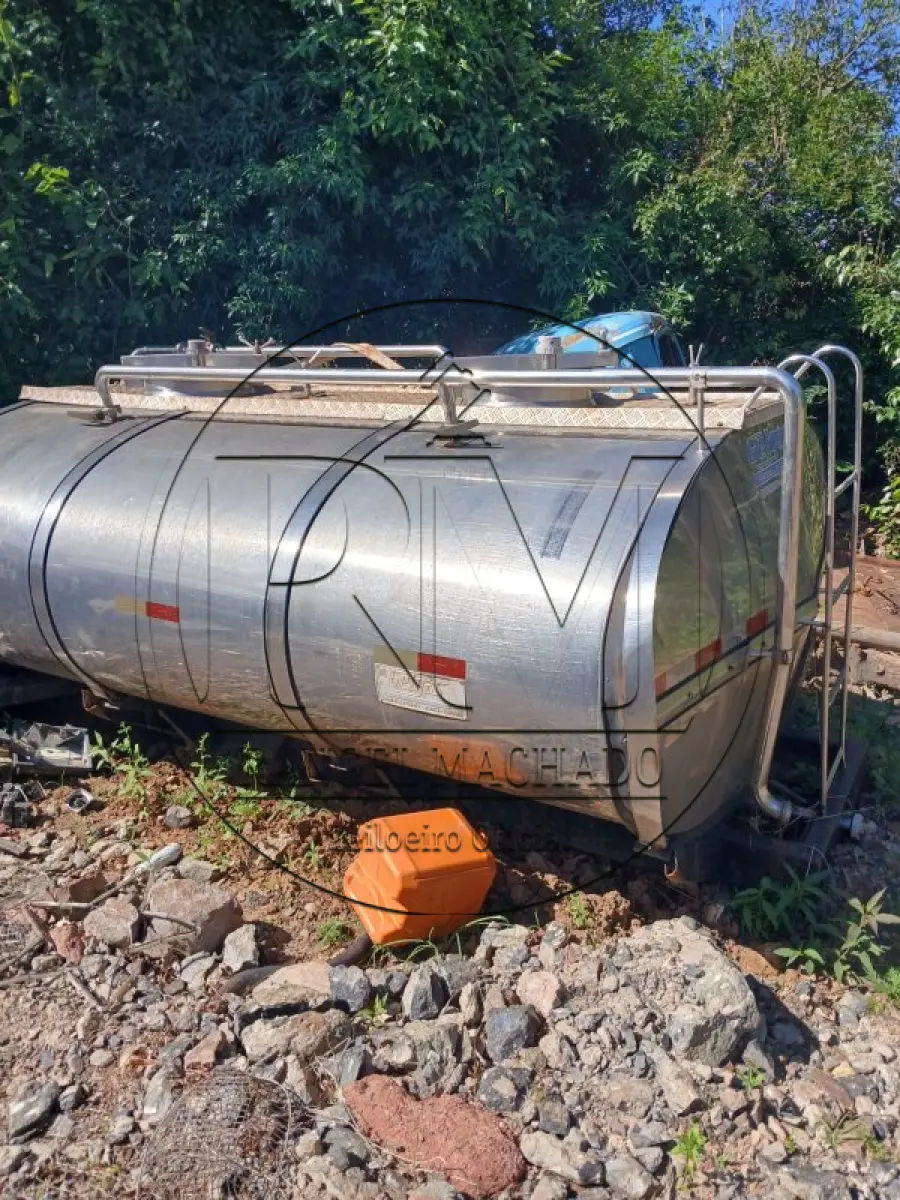 LOTE 021 - Tanque isotérmico em inox