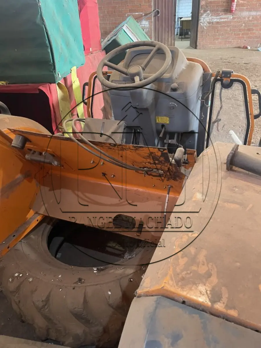 LOTE 014 - Trator BUDNY 8540, 4x4