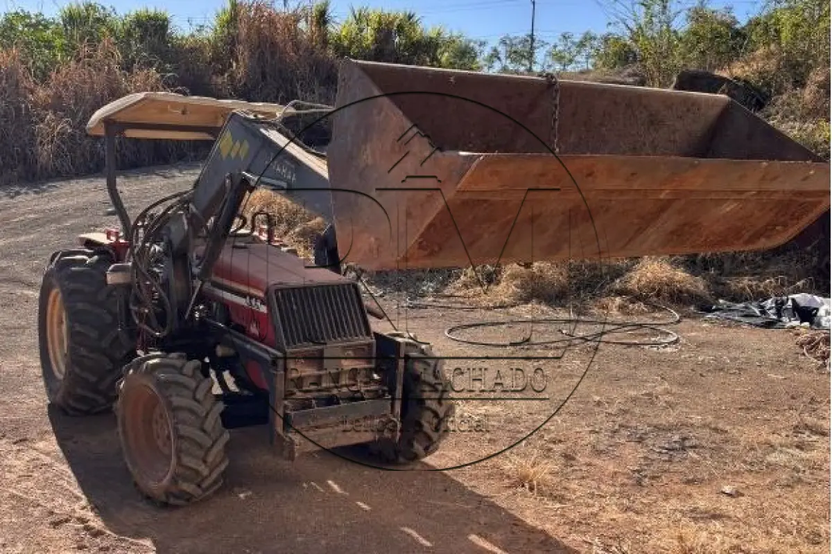 LOTE 002 - Trator Yanmar Agritech 1055-DT, com concha, ano 2016