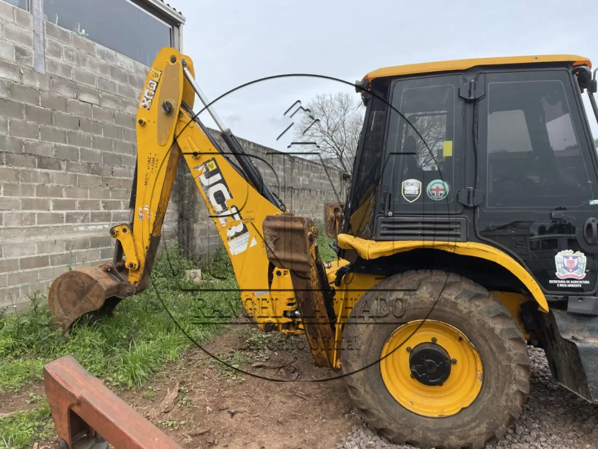 LOTE 004 - Retroescavadeira MR/JCB 3CX 2WS4WD, 2022/2022