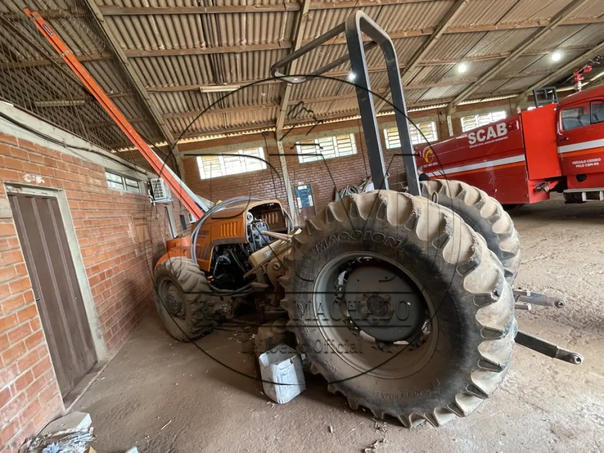 LOTE 014 - Trator BUDNY 8540, 4x4