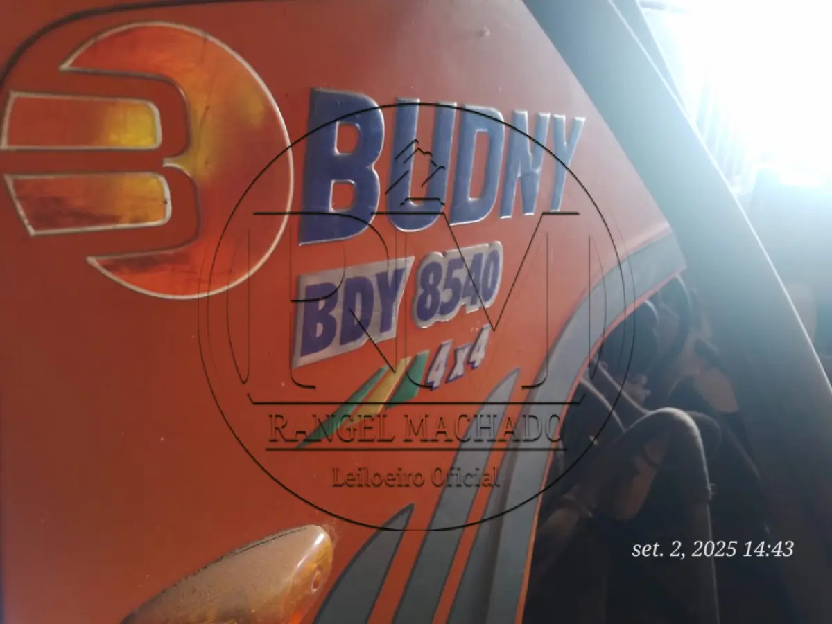 LOTE 014 - Trator BUDNY 8540, 4x4