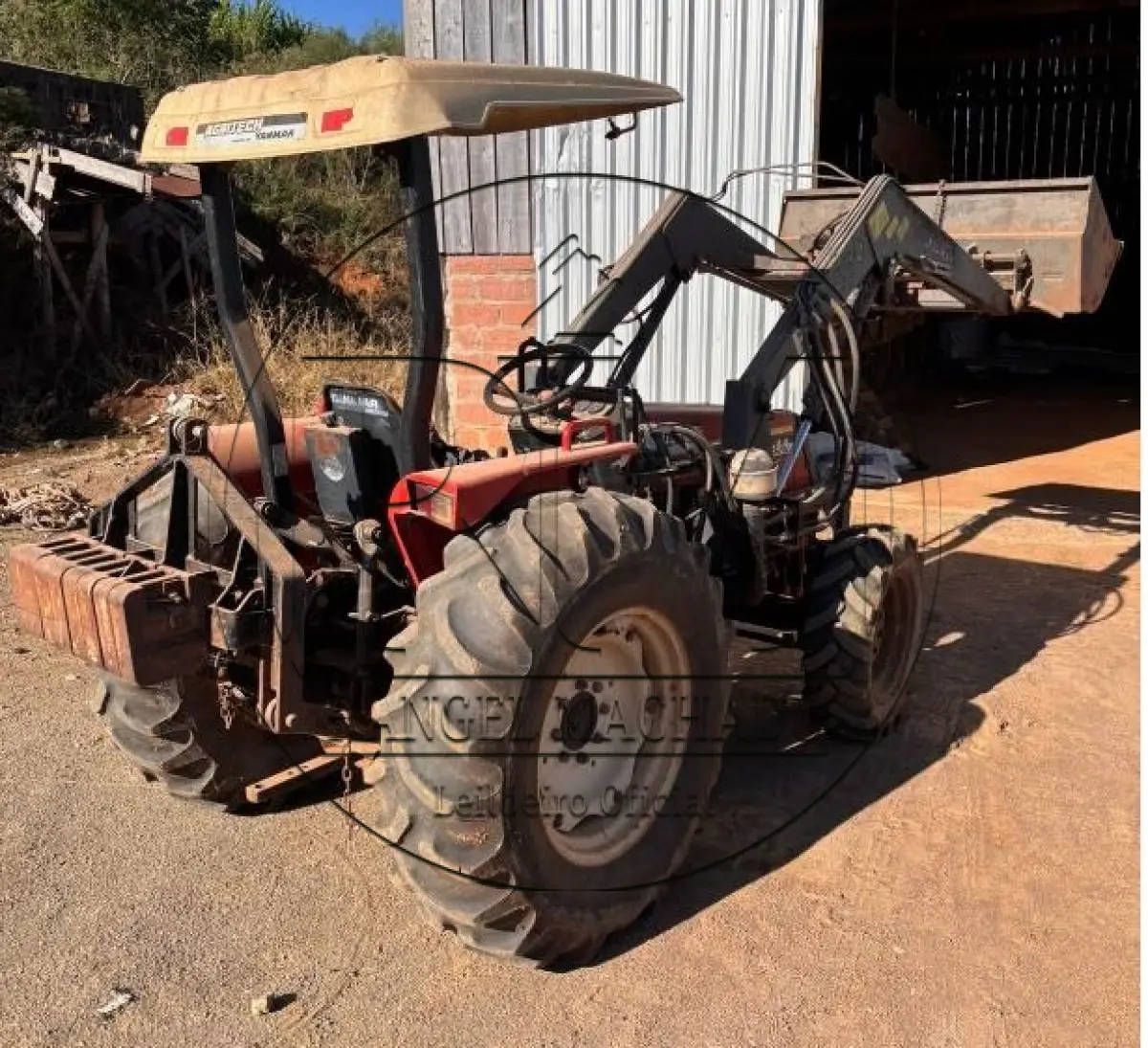 LOTE 002 - Trator Yanmar Agritech 1055-DT, com concha, ano 2016