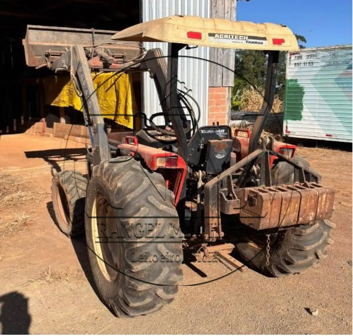 LOTE 002 - Trator Yanmar Agritech 1055-DT, com concha, ano 2016