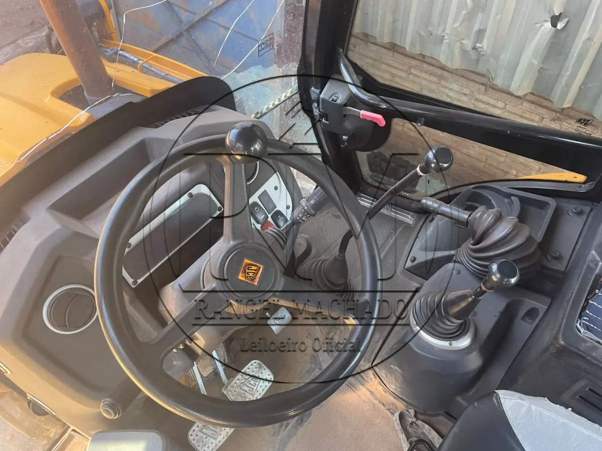 LOTE 004 - Retroescavadeira MR/JCB 3CX 2WS4WD, 2022/2022