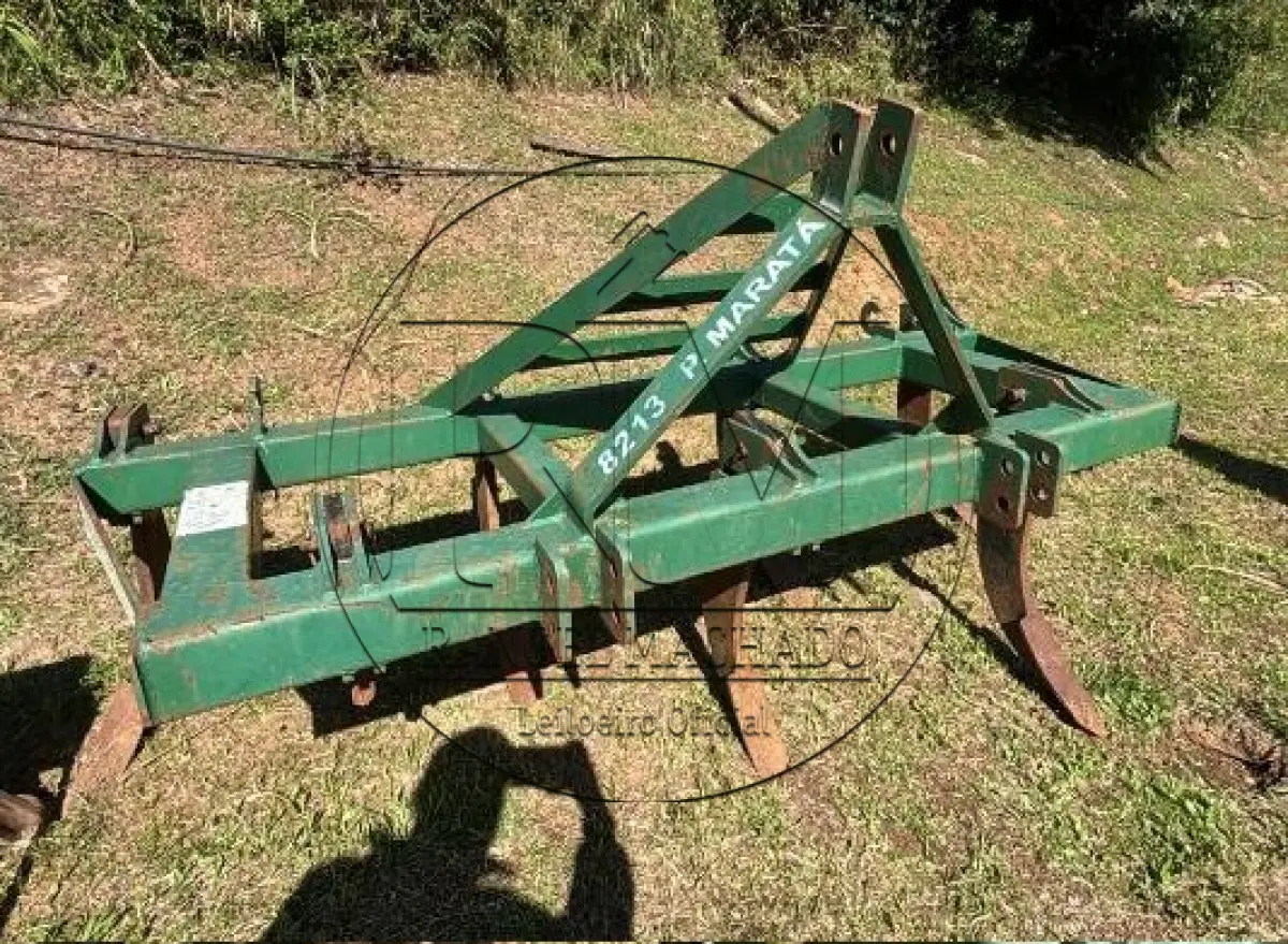 LOTE 006 - Arado subsolador